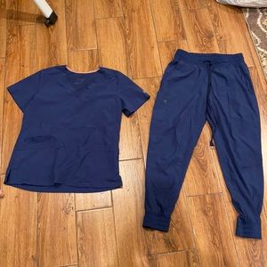 Small top     petite joggers size small